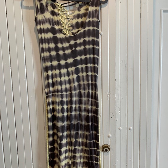 Ariana - Picture 2 of 4